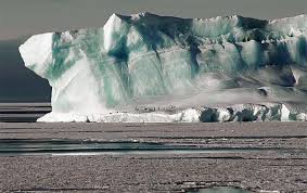 Pe masura ce oceanele se incalzesc, apele mai calde topesc incet placile de gheata aflate sub suprafata apei si care sunt o extensie a ghetarilor terestri. IncÄlzirea ClimaticÄ Topirea Calotelor Glaciare Si A GheÅ£arilor Montani