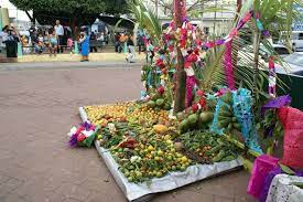 Dia De La Cruz Ofrendas De Frutas El Salvador El Salvador Food Salvador Food Hacks Diy