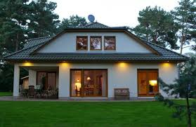 Das haus an der elbe ist ein schönes großes fachwerkhaus mit 10 separaten zimmern und einer offenen schlafgalerie. Elbe Haus Gmbh Baut Massivhauser Stein Auf Stein Jetzt Ansehen Auf Massivhaus De Haus Massivhaus Haus Plane