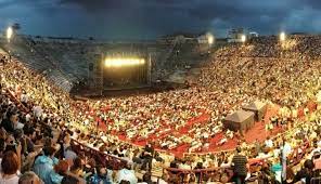 The roman amphitheatre, the arena, is the most renowned veronese monument. Arena Di Verona Reisen Astl