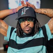 Art is passion. Rent is motivation. 🖤 #tattoomeme #tattooartistlife  #tattoohumor #inklife #tattooshoplife