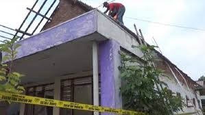 See more of teknisi listrik pln on facebook. 4 Pekerja Bangunan Tersengat Listrik Di Jombang 1 Tewas Di Tempat Dan 3 Selamat Bagian 1