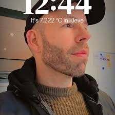 Hallo, eine Freundin von mir hat vor 2 Wochen einen gebrauchten Golf 8 beim  Händler gekauft. Beim einparken ist das Bild (Rückfahrkamera)abends richtig  schlecht, gibt es eine Einstellung wo man das ändern