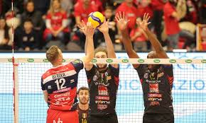 Seleção masculina venceu o primeiro set, mas perdeu outros três para a invicta itália (foto inovafoto/cbv). Com Cinco Competicoes Calendario Da Temporada 20 21 Do Voleibol Italiano E Divulgado Surto Olimpico