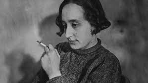 Tracking Edith — low-key portrait of a high-interest character