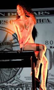 Noemie Lenoir Nude and Sexy Photo Collection - Fappenist