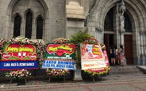 Dekorasi altar gereja untuk pernikahan dekorasi bunga altar gereja 085733280001. Sandra Dewi Nikah Pelataran Gereja Kathedral Dipenuhi Karangan Bunga Okezone Celebrity