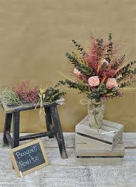 We love weddings at roxanne's dried flowers! 15 Crafts Made With Dried Flowers
