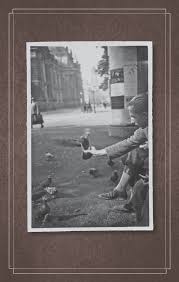 This Is My Fav Pic Of Horace Idk Why Criancas Peculiares Lar Das Criancas Peculiares O Lar Das Criancas