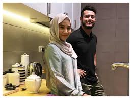Pelakon farah nabilah mengumumkan bakal menamatkan zaman bujang dengan seorang juruterbang, mohammed amirul yunus, 28, pada 20 disember depan. Biodata Farah Nabilah Pelakon Drama Titian Cinta Oh Hiburan
