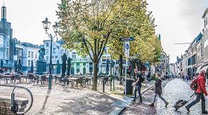 Rijdt niet 's avonds na 20:00 en in het weekend. Centrum Beter Voor Dordt