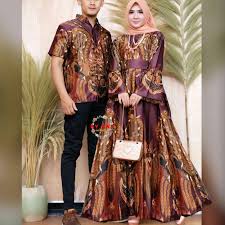Dengan motif yang tidak pasaran serta jahitan yang rapih. Model Gamis Kain Sutra Tulisan