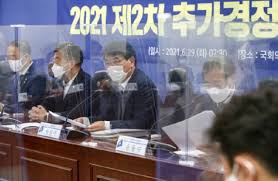 이경우 추경 규모가 최대 30조원대로 크게 늘어날 수도 있다는 관측이 나옵니다. P8o3laabghe1zm