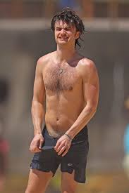 Stranger Things Star Joe Keery Goes Shirtless At Sydney Beach