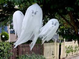 10 Decorations D Halloween Exterieures Faciles A Reproduire Decoration Halloween Qui Fait Peur Pinterest Halloween Deco Halloween Et Decoration Halloween