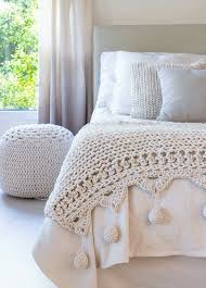 Proseguendo, invece, nella lettura oltre a poter analizzare tante altre info, potrai vedere i prezzi scontati di tre frigobar. 10 Idee Su Runner Letto Coperte Coperte A Maglia Con Trecce Coperte Fatte A Maglia