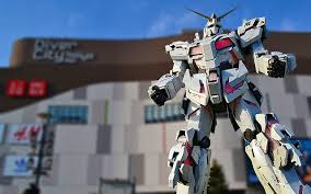 The gundam statue in the odaiba area of tokyo, is a 59 foot (18 meter) tall 1:1 scale model of a gundam in shiokaze park outside the divercity tokyo plaza mall. This Full Sized Unicorn Gundam Statue Is A Must See Tokyo Attraction Grape Japan