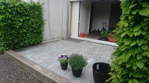 Dabei ist er fleißig zu stampfen, damit er sich verdichtet und keine. Belage Terrassen Treppen Wege Sorbus Gartenpflege Bau