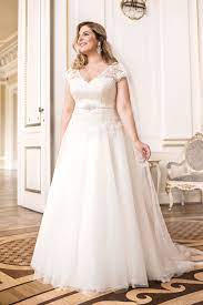 Besonders die freilichtbühnen seien auf kommende vorstellungen in diesem jahr angewiesen. Lovely By Mode De Pol Brautkleid Lo 69t Kleid Hochzeit Brautmode Bescheidenes Hochzeitskleid