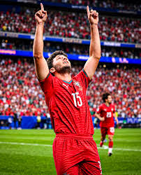 𝐔𝐍 𝐁𝐔𝐓 𝐂𝐇𝐀𝐑𝐆𝐄́ 𝐃'𝐄́𝐌𝐎𝐓𝐈𝐎𝐍 𝐏𝐎𝐔𝐑 𝐉𝐎𝐀̃𝐎 𝐍𝐄𝐕𝐄𝐒  ! 🥹❤️ Le premier but de João Neves en Coupe du monde avait une  signification toute particulière. Le milieu portugais l'a dédié à sa mère