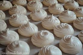 Des Meringues Sans œuf Vegan Sans Glo Et Delicieuses Bouillon D Idees Meringue Patisserie Sans Oeufs Aquafaba