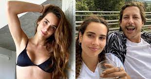 El comediante colombiano alejandro riaño habla sobre salir con una loba, estilos de baile, las particularidades de los bogotanos y los locutores futbolísticos. Esposa De Alejandro Riano Se Puso Un Bikini Para El En La Casa Y Que Premio Tan Provocativo Colombia Me Gusta