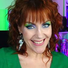 Jane Bush's Instagram, Twitter & Facebook