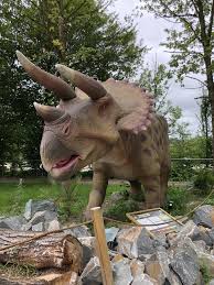 Dinoland zwolle gaat 30 maart weer open, in deze video laat ik zien wat er allemaal nieuw is. Dinoland Educatief Uitje Juf Maike