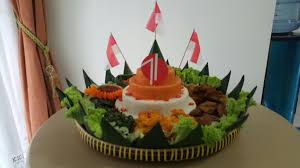Jika kamu berniat ingin membuat tumpeng baik untuk mengikuti perlombaan atau dinikmati sendiri bersama keluarga, berikut beberapa kreasi tumpeng bertema hut ri untuk inspirasi kamu dikutip dari berbagai sumber. Tumpeng Kemerdekaan