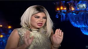 خرجت الإعلامية المصرية، بوسي شلبي، عن صمتها، وردت على الفنانة المصرية، ياسمين عبد العزيز، بعد الأزمة التي نشبت مؤخرا، عندما استضافت الأولى الفنانة ريهام حجاج، زوجة محمد حلاوة، وطليق ياسمين عبد العزيز. Ø´ÙˆÙØª Ù…ÙˆØª Ø£Ø®ØªÙŠ Ø¨ÙˆØ³ÙŠ Ø´Ù„Ø¨ÙŠ ØªÙƒØ´Ù Ø­Ù‚ÙŠÙ‚Ø© ØªØ³Ø®ÙŠØ±Ù‡Ø§ Ø§Ù„Ø¬Ù† ÙÙŠØ¯ÙŠÙˆ