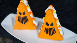Disneyland does halloween right, especially in the treats department. Disneyland S Halloween Treats Are So Tasty It S Scary Sunset Magazine
