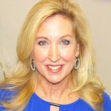 Renee Mudd's Instagram, Twitter & Facebook