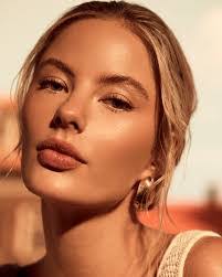 Jessica Loria's Instagram, Twitter & Facebook