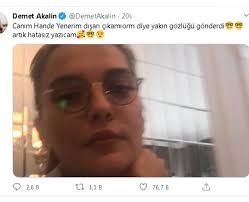 Jun 18, 2021 · ünlü şarkıcı demet akalın, 2000'li yılların ortalarından beri hem pop müziğin hem de polemiklerin kraliçesi olmaya başladı. Demet Akalin Hande Yener Yakin Gozlugunu Verdi Artik Hatasiz Yazacagim