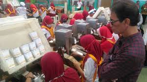 Perusahaan ini mulai meramaikan pasar tembakau dan berdiri sejak tahun 1913, pt hanjaya mandala sampoerna ini diketahui didirikan oleh seorang indonesia. Dewan Pantau Pelaksanaan Umk Di Pabrik Sigaret Pekalongan Warta Dprd Provinsi Jawa Tengah