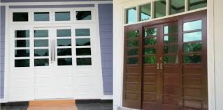 Gadis itu kemudiannya membuka pintu tersebut tetapi tiada siapa kelihatan. Pintu Kayu Kelantan Home Facebook