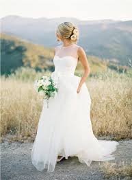 Conseils Beaute De La Tete Aux Pieds Wedding Dress Necklines Illusion Neckline Wedding Dress Wedding Dresses