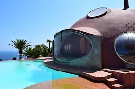 Resting on rocky cliffs above the mediterranean, fashion designer pierre cardin's bubble house is the perfect eccentric home to inspire his avant garde work. Bubble Mansion By Pierre Cardin Could Have Been Yours For 335 8 Million