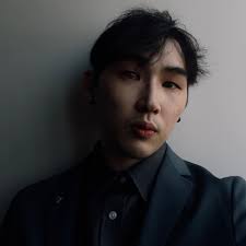 善意提醒，近来盗版猖獗连akrapovic排气管都出现了仿冒品，以下图片显示排气管可反光的金属部分如果过度充满光泽这就是仿冒品，应为akrapovic会在这部分会在metallic亚光处理而且纹路比起盗版也有所差异，另外排气管固定套是采用碳纤维而不是金属还有碳纤维纹路也有所差异  ...