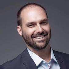 No palácio do planalto, a nomeação do militar como. Eduardo Bolsonaro Startseite Facebook