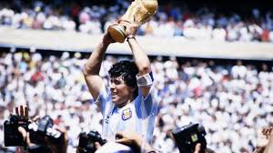 In 1984, maradona played a fundraising match in one of the poorest suburbs of naples to aid a sick child in need of an expensive operation. Fussball Ikone Diego Maradona Ist Tot Sport Sz De