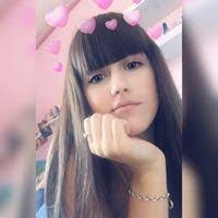 Deanna Bott's Instagram, Twitter & Facebook