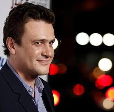 Jason segel returns with dispatches from elsewhere teaser, elsewhere being amcthe dispatches seem to be from richard e. Uberblick Jason Segel Verlasst How I Met Your Mother Welt