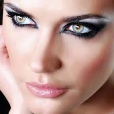 Ernest Hemingway una volta disse: Quando le persone parlano, ascoltale  completamente. Non pensare a cosa dirai. La maggior parte delle persone non  ascolta mai davvero. Né osservano. Dovresti essere in grado di