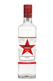 Wódka z czerwoną kartką, to trunek produkowany z wysokiej klasy spirytusu. Etykieta Na Wodke Z Twoim Zdjeciem I Imieniem Akcesoria