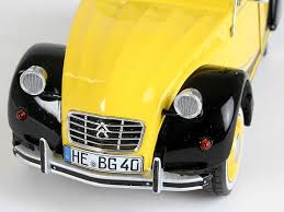 REVELL - 1/24 - CITROEN 2CV CHARLESTON 07095