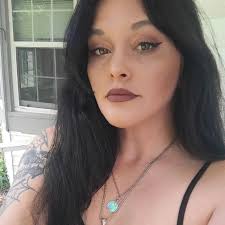 Sometimes Kacey sounds ferocious when she plays... wonder if the neighbors  think she's fierce? 😮🐾❤️🐾🤣