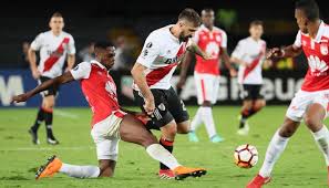 Por una solicitud de la administración municipal, se ha tomado la decisión de no realizar el partido de este lunes. Santa Fe Vs River Plate El Cardenal Cayeron 1 0 Por La Copa Libertadores Foto 1 De 3 Internacional Futbol Peru Com