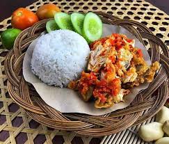 Ayam geprek berbeda dengan ayam penyet yang lebih dulu dikenal. Ayam Geprek Juara Kelapa Gading Kelapa Gading Barat Jakarta Utara Traveloka Eats