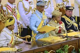 He was proclaimed as sultan on 15 january 2019, succeeding his father, sultan ahmad shah, whose abdication was decided at a royal council meeting on 11 january 2019. Toyeen B S World Malaysia Today Installs Its New King Sultan Abdullah Sultan Ahmad Shah